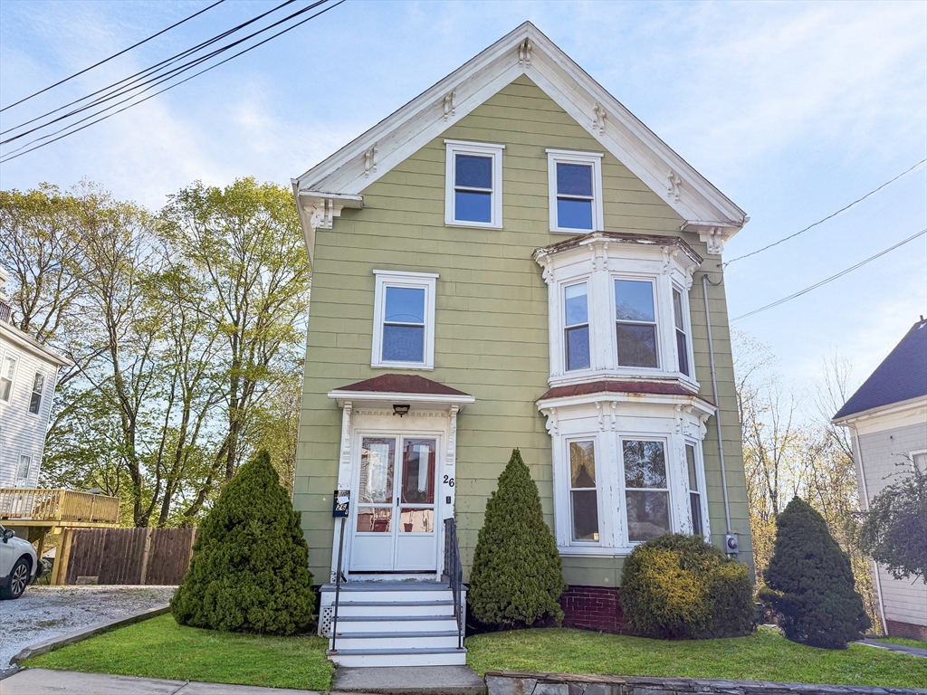 26 Arlington St, Amesbury, Massachusetts, 4 Bedrooms Bedrooms, 12 Rooms Rooms,3 BathroomsBathrooms,Residential,For Sale,Arlington St,73512830