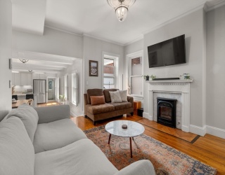 37 Mount Vernon St, Boston, Massachusetts, 2 Bedrooms Bedrooms, 5 Rooms Rooms,2 BathroomsBathrooms,Residential Lease,For Rent,Mount Vernon St,73512835