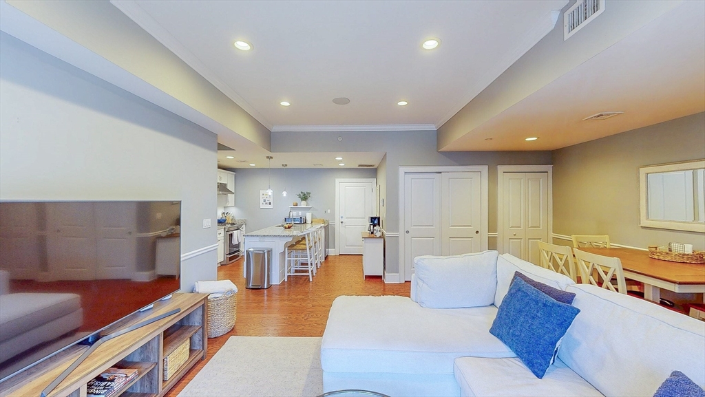616 E 4th St, Boston, Massachusetts, 2 Bedrooms Bedrooms, 4 Rooms Rooms,2 BathroomsBathrooms,Residential,For Sale,E 4th St,73512840