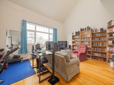 131 Glenville Ave, Boston, Massachusetts, 5 Bedrooms Bedrooms, 6 Rooms Rooms,2.5 BathroomsBathrooms,Residential,For Sale,Glenville Ave,73512844