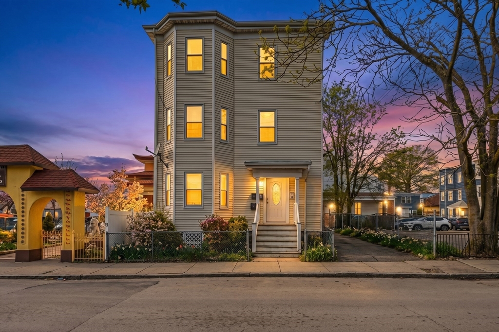 117 Park St, Boston, Massachusetts, 6 Bedrooms Bedrooms, 15 Rooms Rooms,3 BathroomsBathrooms,Residential Income,For Sale,Park St,73512858