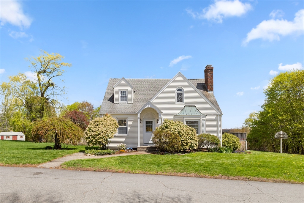 15 Breezy Green Rd, Leicester, Massachusetts, 3 Bedrooms Bedrooms, 7 Rooms Rooms,1.5 BathroomsBathrooms,Residential,For Sale,Breezy Green Rd,73512861