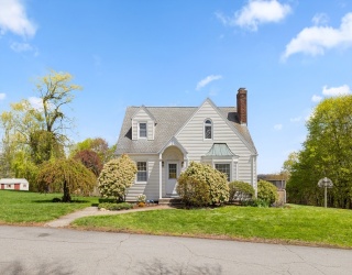 15 Breezy Green Rd, Leicester, Massachusetts, 3 Bedrooms Bedrooms, 7 Rooms Rooms,1.5 BathroomsBathrooms,Residential,For Sale,Breezy Green Rd,73512861
