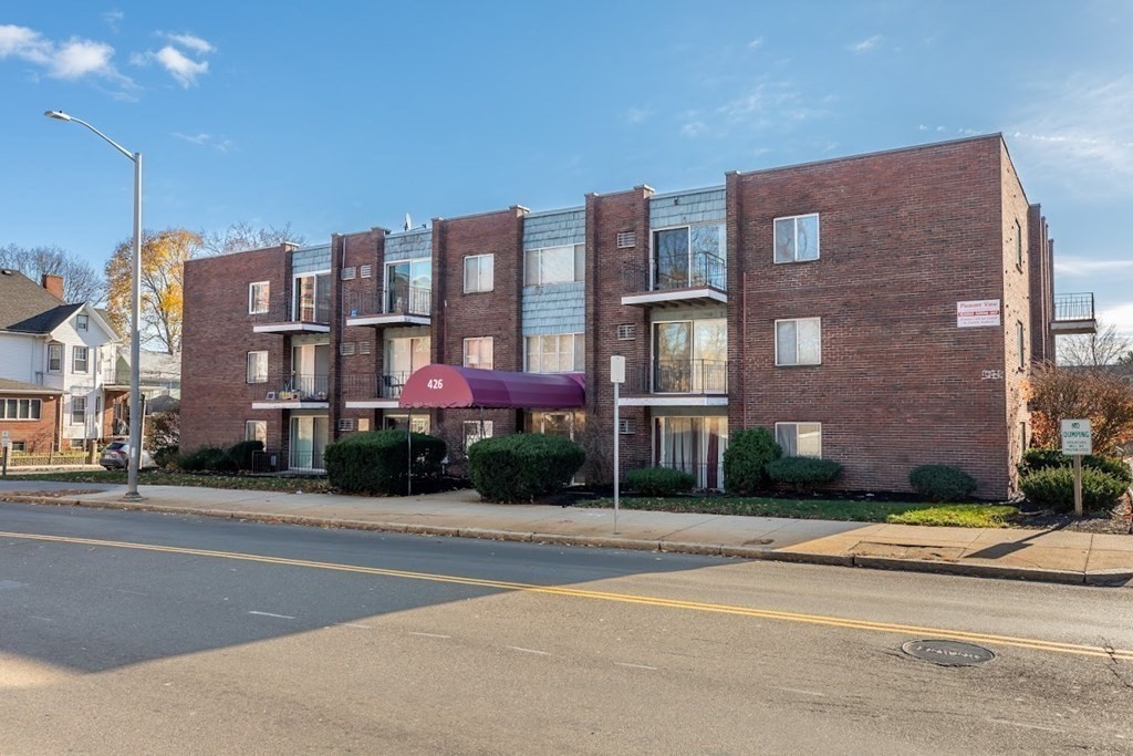 426 Pleasant St, Malden, Massachusetts, 1 Room Rooms,1 BathroomBathrooms,Residential Lease,For Rent,Pleasant St,73512867