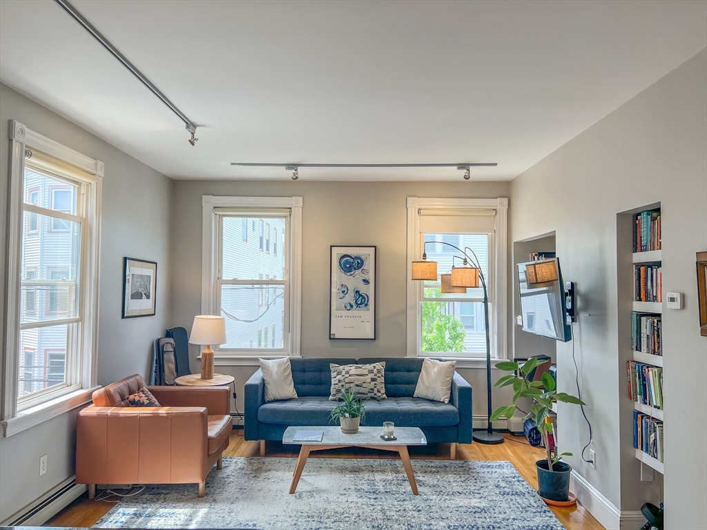 390 Norfolk St, Cambridge, Massachusetts, 1 Bedroom Bedrooms, 5 Rooms Rooms,1 BathroomBathrooms,Residential Lease,For Rent,Norfolk St,73512890