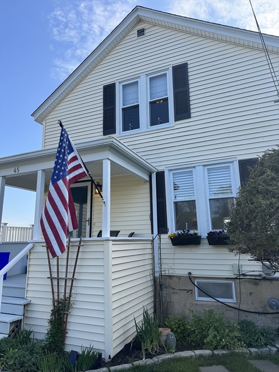45 Cedar Ave, Portsmouth, Rhode Island, 2 Bedrooms Bedrooms, 5 Rooms Rooms,1 BathroomBathrooms,Residential,For Sale,Cedar Ave,73512903