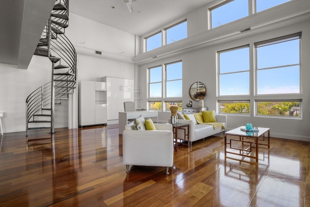 10 Ocean Ave, Revere, Massachusetts, 1 Bedroom Bedrooms, 2 Rooms Rooms,2 BathroomsBathrooms,Residential Lease,For Rent,Ocean Ave,73512906