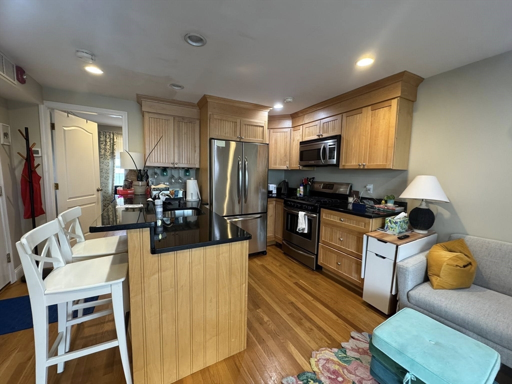 522 E Third Street, Boston, Massachusetts, 1 Bedroom Bedrooms, 3 Rooms Rooms,1 BathroomBathrooms,Residential Lease,For Rent,E Third Street,73512916