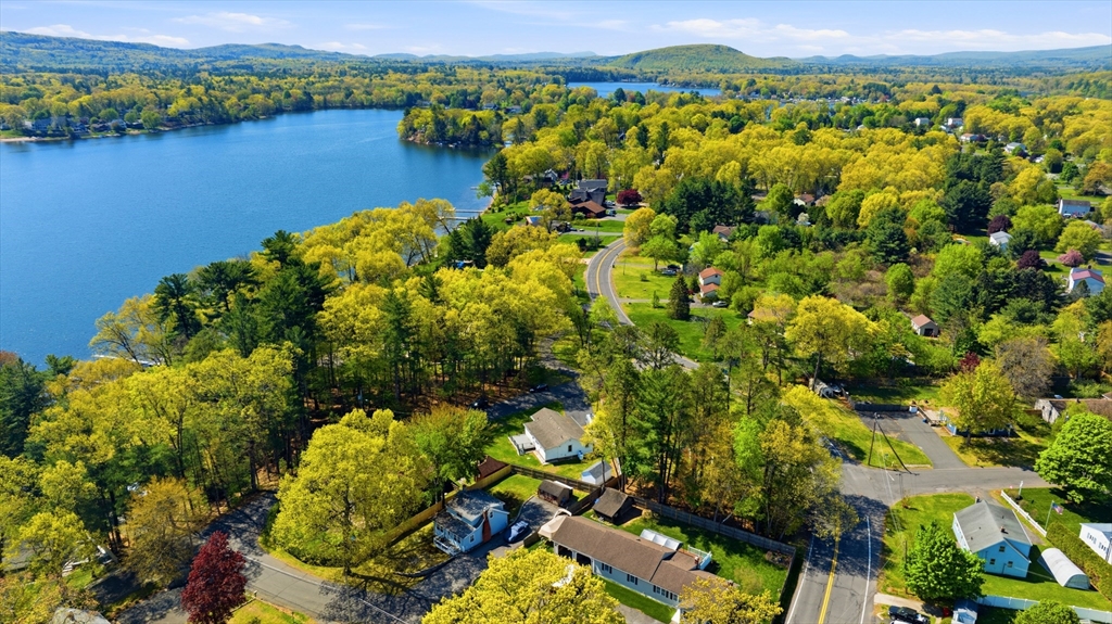1 Brayton, Southwick, Massachusetts, 3 Bedrooms Bedrooms, 5 Rooms Rooms,1.5 BathroomsBathrooms,Residential,For Sale,Brayton,73513123