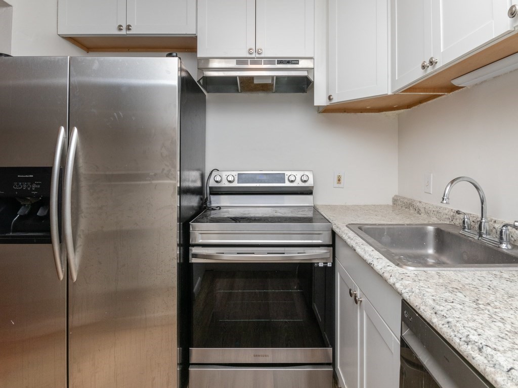 84 Pleasant Street, Randolph, Massachusetts, 2 Bedrooms Bedrooms, 4 Rooms Rooms,1 BathroomBathrooms,Residential Lease,For Rent,Pleasant Street,73513129