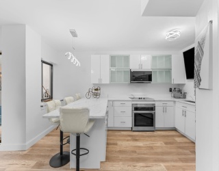 300 Lynn Shore Dr, Lynn, Massachusetts, 1 Bedroom Bedrooms, 3 Rooms Rooms,1 BathroomBathrooms,Residential,For Sale,Lynn Shore Dr,73513135
