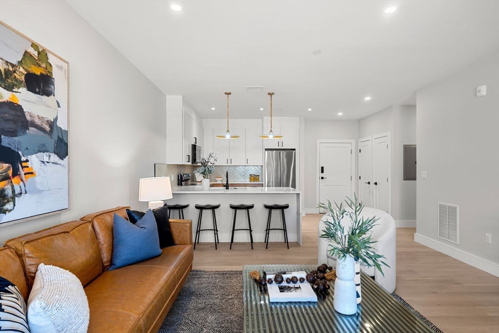 27 Guild Street, Boston, Massachusetts, 2 Bedrooms Bedrooms, 5 Rooms Rooms,2 BathroomsBathrooms,Residential,For Sale,Guild Street,73513156