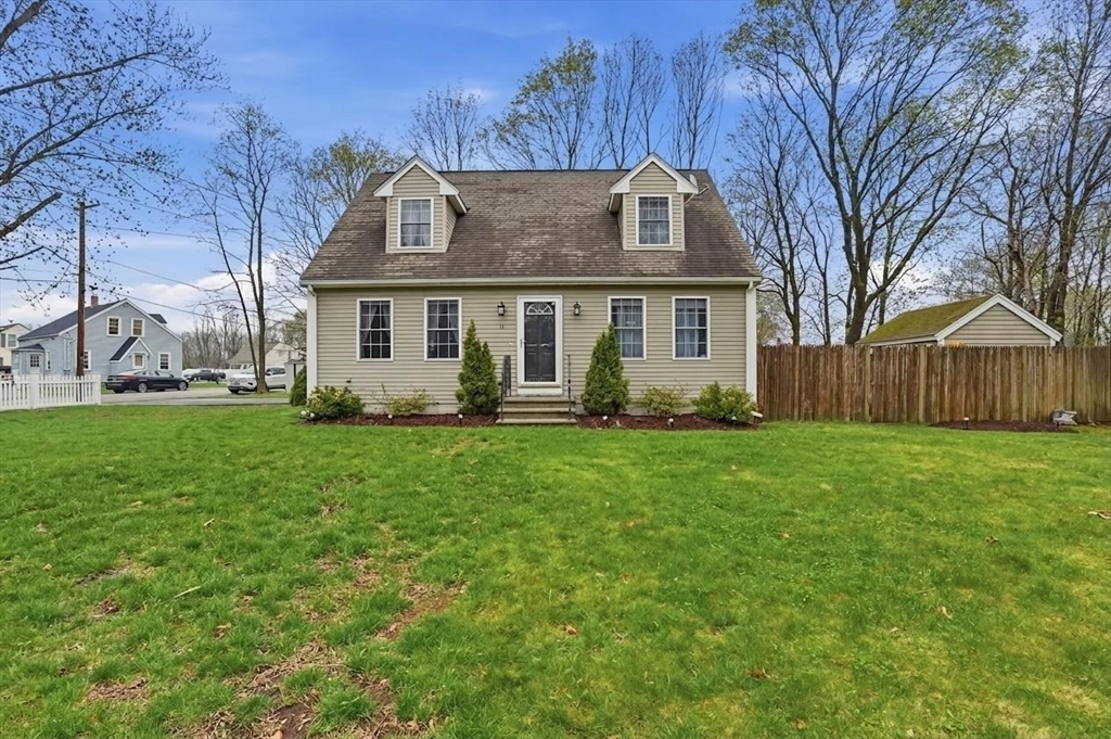 11 California Avenue, Bellingham, Massachusetts, 3 Bedrooms Bedrooms, 7 Rooms Rooms,2 BathroomsBathrooms,Residential,For Sale,California Avenue,73513002