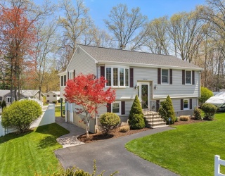34 Christina Avenue, Billerica, Massachusetts, 3 Bedrooms Bedrooms, 8 Rooms Rooms,1.5 BathroomsBathrooms,Residential,For Sale,Christina Avenue,73511059