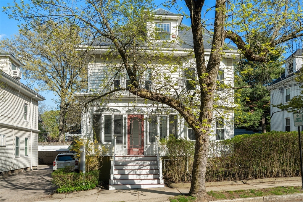 121 Thorndike Street, Brookline, Massachusetts, 5 Bedrooms Bedrooms, 10 Rooms Rooms,3.5 BathroomsBathrooms,Residential,For Sale,Thorndike Street,73513145