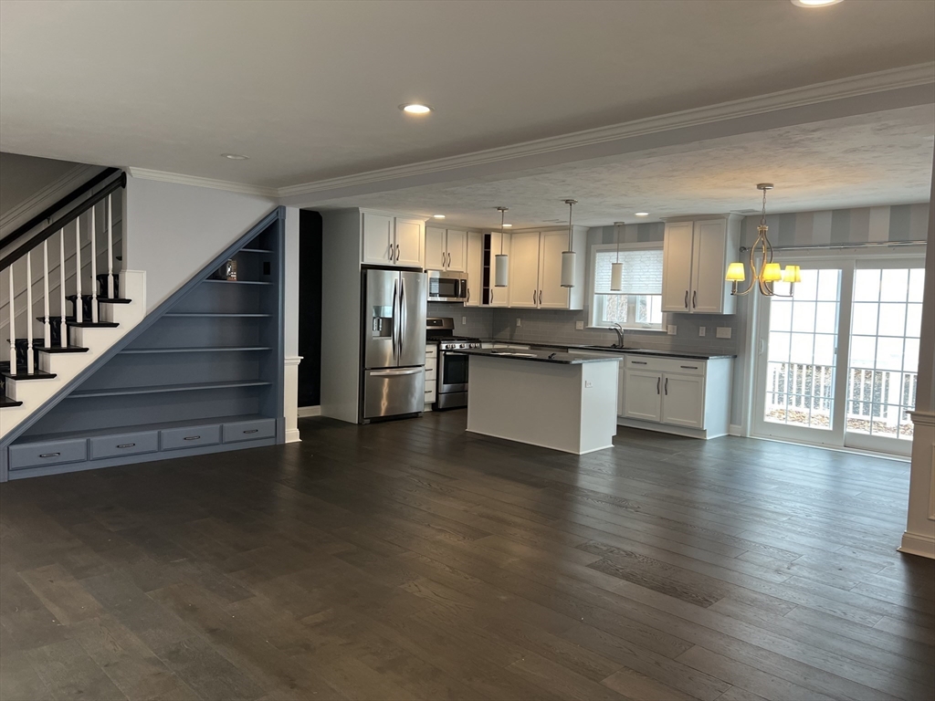 45 Endicott Street, Canton, Massachusetts, 3 Bedrooms Bedrooms, 5 Rooms Rooms,2.5 BathroomsBathrooms,Residential Lease,For Rent,Endicott Street,73513178