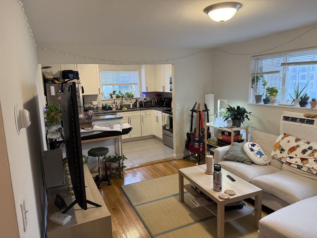 7 Holmes, Quincy, Massachusetts, 1 Bedroom Bedrooms, 4 Rooms Rooms,1 BathroomBathrooms,Residential Lease,For Rent,Holmes,73513179