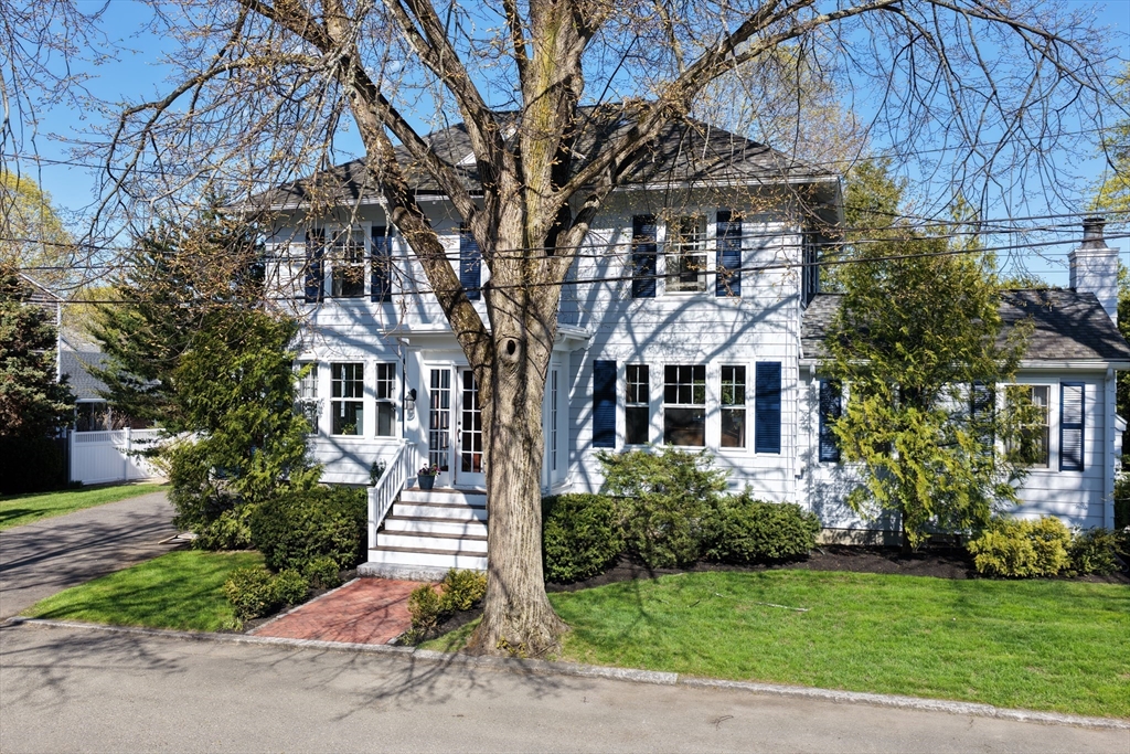 3 Devereux Terrace, Marblehead, Massachusetts, 4 Bedrooms Bedrooms, 11 Rooms Rooms,2.5 BathroomsBathrooms,Residential,For Sale,Devereux Terrace,73512870