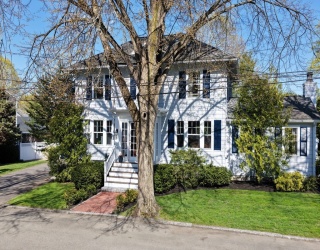 3 Devereux Terrace, Marblehead, Massachusetts, 4 Bedrooms Bedrooms, 11 Rooms Rooms,2.5 BathroomsBathrooms,Residential,For Sale,Devereux Terrace,73512870