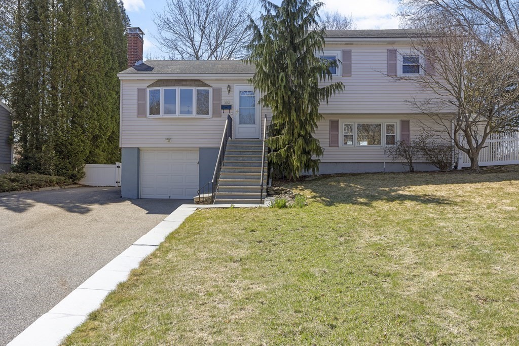 160 Ravenswood Road, Waltham, Massachusetts, 3 Bedrooms Bedrooms, 7 Rooms Rooms,1.5 BathroomsBathrooms,Residential Lease,For Rent,Ravenswood Road,73512943