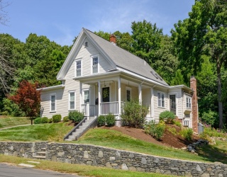 117 Hobart St, Hingham, Massachusetts, 4 Bedrooms Bedrooms, 8 Rooms Rooms,2.5 BathroomsBathrooms,Residential,For Sale,Hobart St,73512949