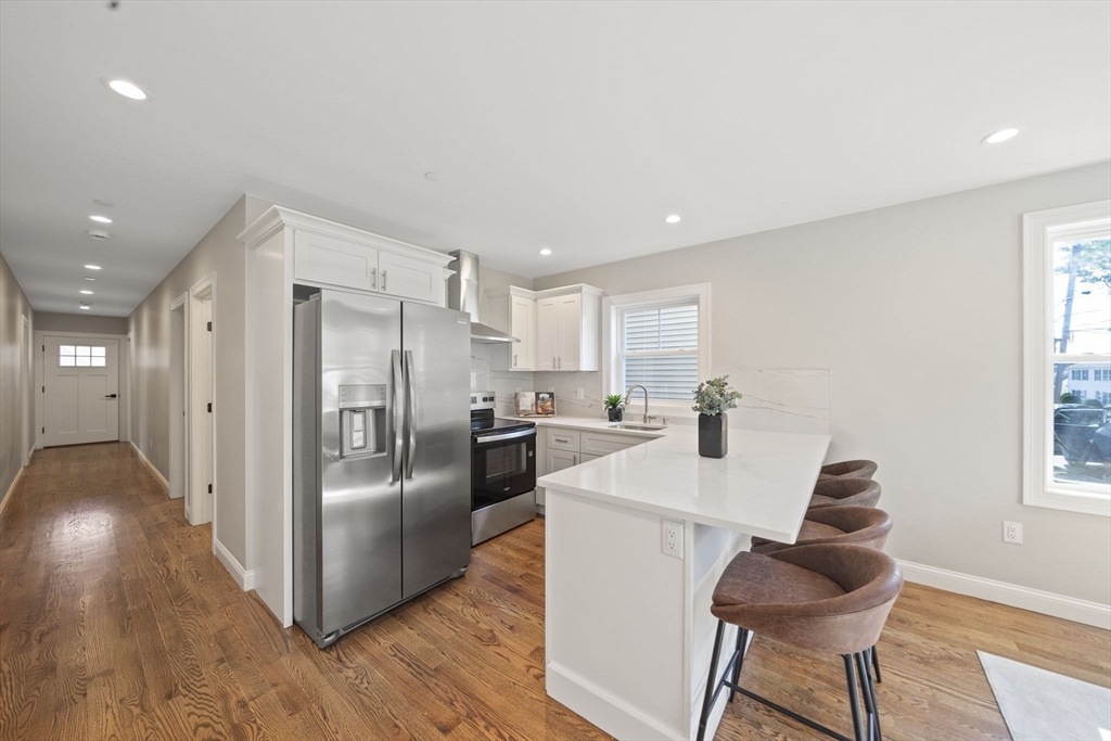 52 Bellevue St, Boston, Massachusetts, 3 Bedrooms Bedrooms, 6 Rooms Rooms,2 BathroomsBathrooms,Residential Lease,For Rent,Bellevue St,73512951