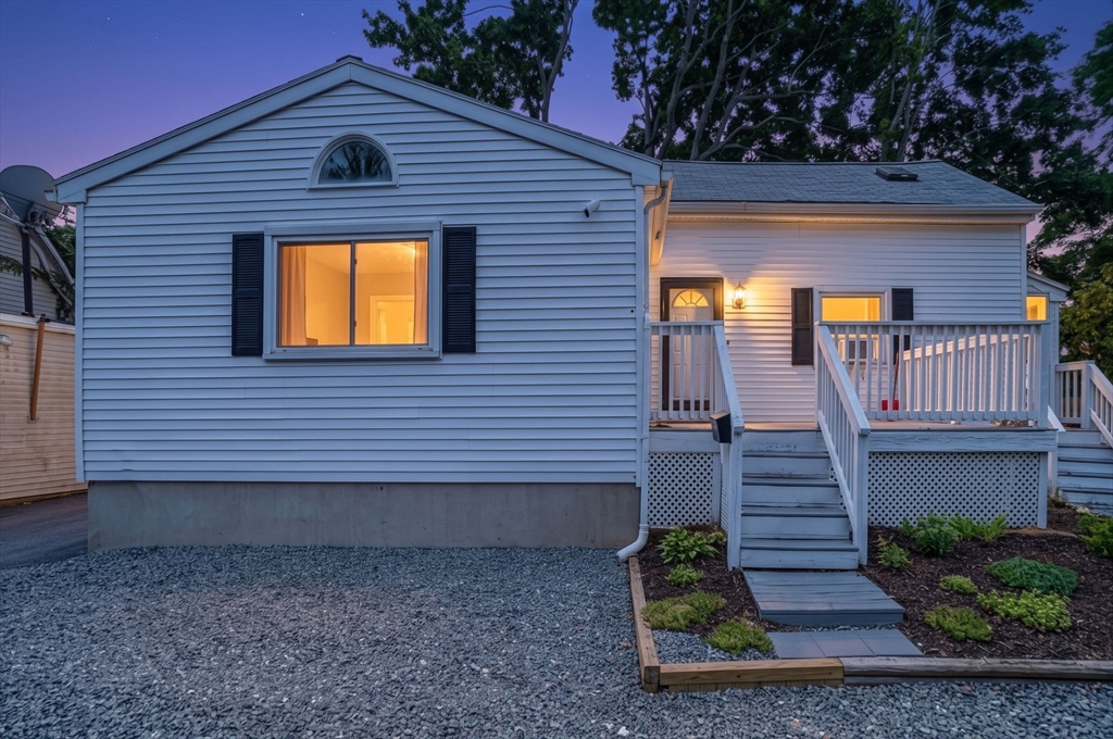 2 Chestnut Terrace, Lynn, Massachusetts, 3 Bedrooms Bedrooms, 7 Rooms Rooms,1 BathroomBathrooms,Residential,For Sale,Chestnut Terrace,73477442