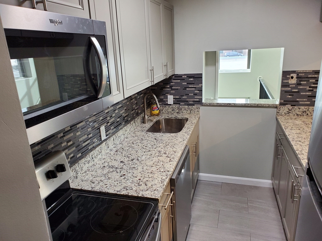33 Brainerd Rd, Boston, Massachusetts, 2 Bedrooms Bedrooms, 5 Rooms Rooms,1 BathroomBathrooms,Residential Lease,For Rent,Brainerd Rd,73512957