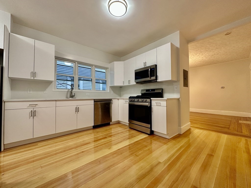 28 Oakland St, Cambridge, Massachusetts, 3 Bedrooms Bedrooms, 5 Rooms Rooms,1 BathroomBathrooms,Residential Lease,For Rent,Oakland St,73513197