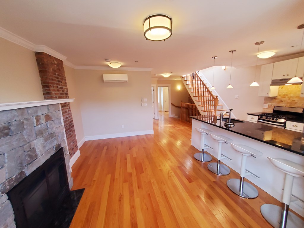 105 E Brookline St, Boston, Massachusetts, 2 Bedrooms Bedrooms, 4 Rooms Rooms,1 BathroomBathrooms,Residential Lease,For Rent,E Brookline St,73467270
