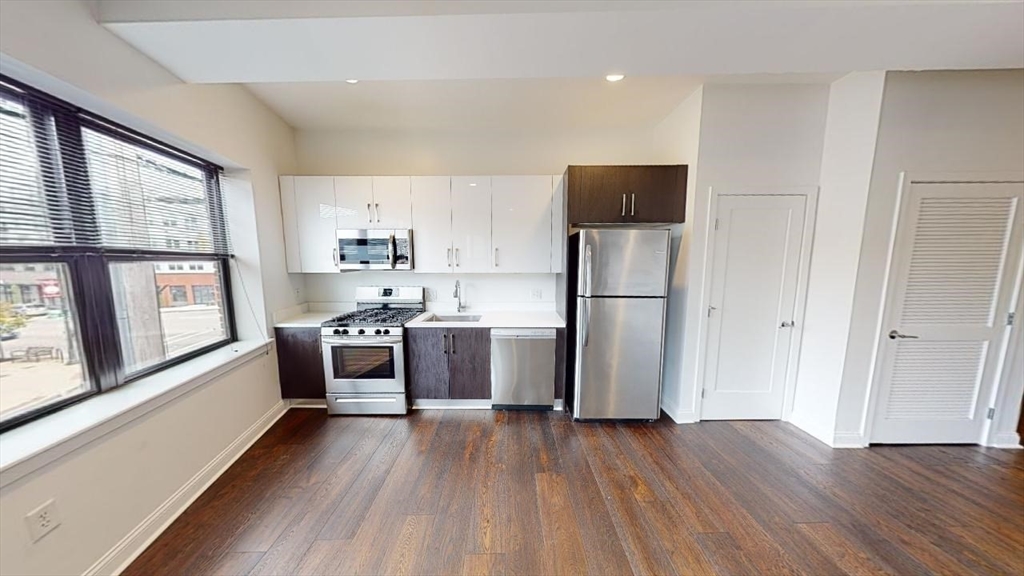 61 Washington, Weymouth, Massachusetts, 1 Bedroom Bedrooms, 3 Rooms Rooms,1 BathroomBathrooms,Residential Lease,For Rent,Washington,73512967