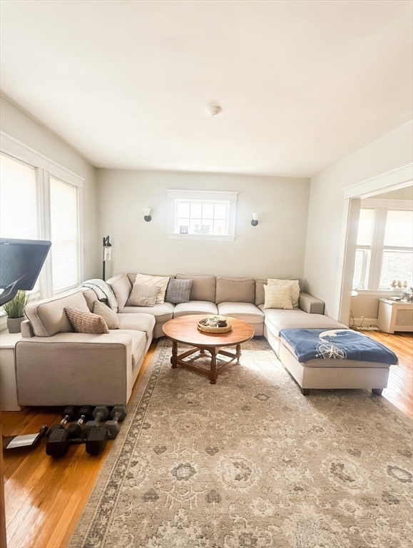 949 Adams, Boston, Massachusetts, 2 Bedrooms Bedrooms, 6 Rooms Rooms,1 BathroomBathrooms,Residential Lease,For Rent,Adams,73512960