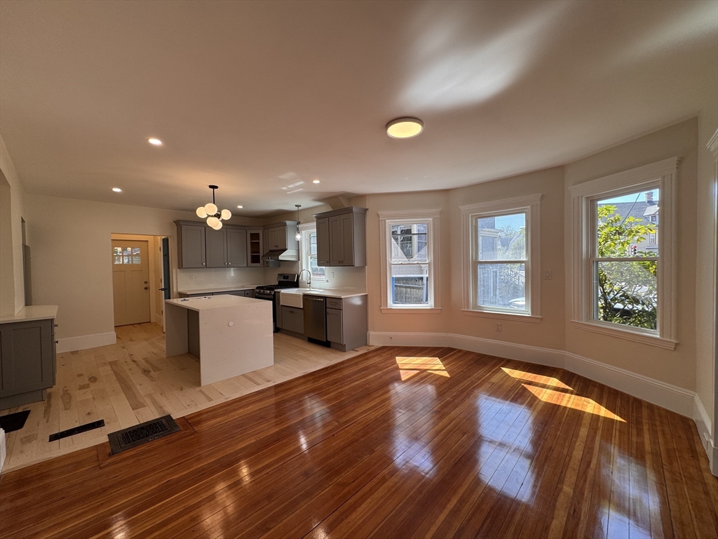 294 Park St, Boston, Massachusetts, 4 Bedrooms Bedrooms, 8 Rooms Rooms,2 BathroomsBathrooms,Residential Lease,For Rent,Park St,73512971