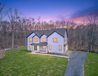 11 Falcon Dr, Shrewsbury, Massachusetts, 5 Bedrooms Bedrooms, 12 Rooms Rooms,4.5 BathroomsBathrooms,Residential,For Sale,Falcon Dr,73512959