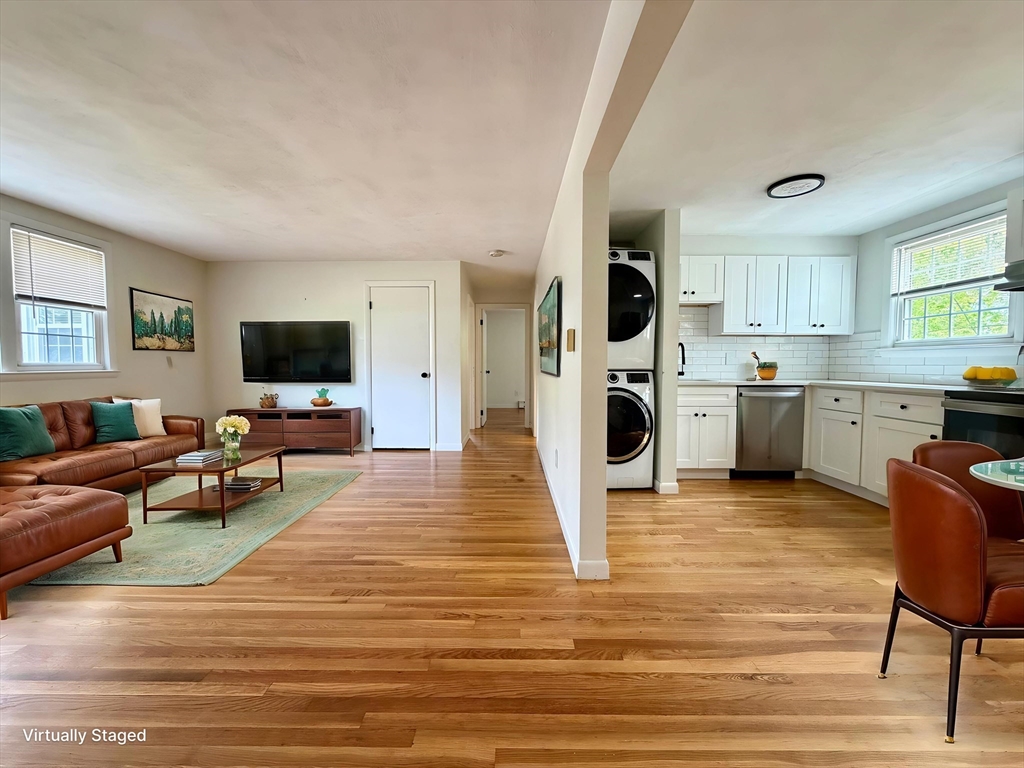 507 Main Street, Walpole, Massachusetts, 2 Bedrooms Bedrooms, 4 Rooms Rooms,1 BathroomBathrooms,Residential Lease,For Rent,Main Street,73513003