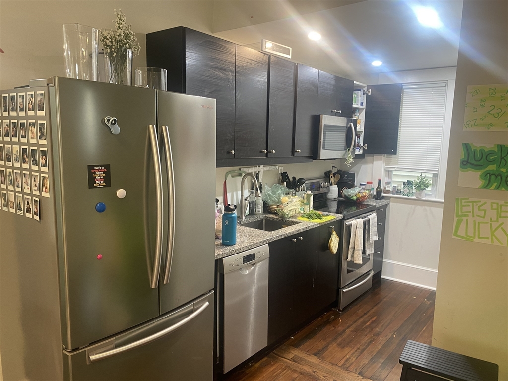 7 Winfield, Boston, Massachusetts, 4 Bedrooms Bedrooms, 6 Rooms Rooms,2 BathroomsBathrooms,Residential Lease,For Rent,Winfield,73513018