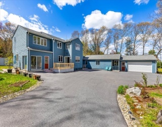 20 Bullard Street, Sharon, Massachusetts, 6 Bedrooms Bedrooms, 11 Rooms Rooms,3.5 BathroomsBathrooms,Residential,For Sale,Bullard Street,73513010