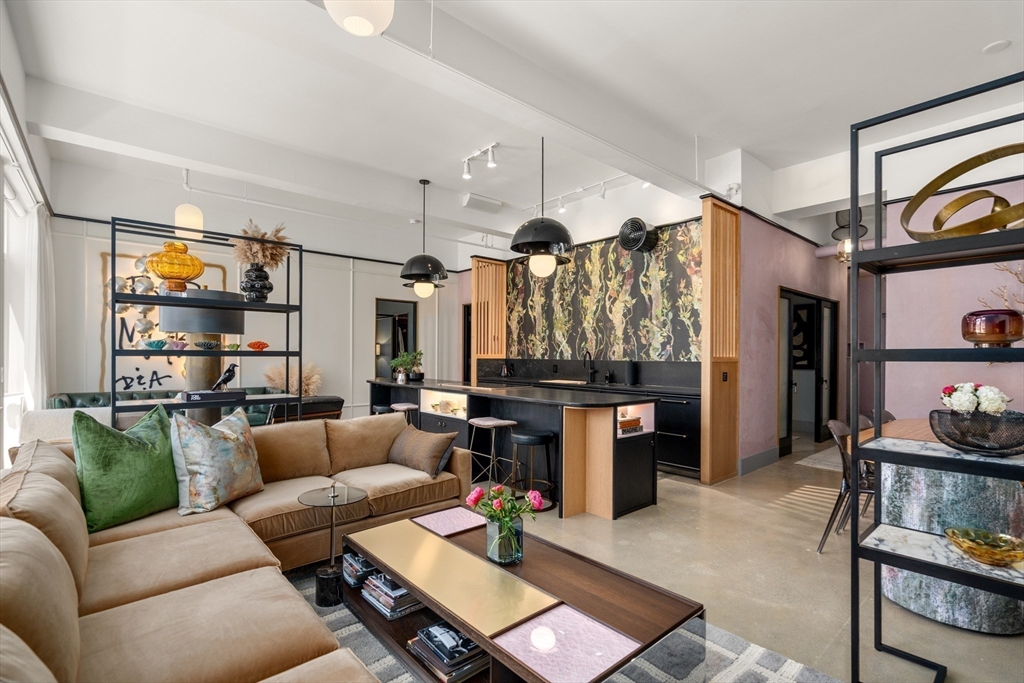 1180-1200 Washington St, Boston, Massachusetts, 2 Bedrooms Bedrooms, 4 Rooms Rooms,2 BathroomsBathrooms,Residential,For Sale,Washington St,73513025