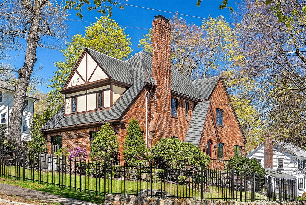 51 Fairfield St, Newton, Massachusetts, 4 Bedrooms Bedrooms, 7 Rooms Rooms,2.5 BathroomsBathrooms,Residential,For Sale,Fairfield St,73513016