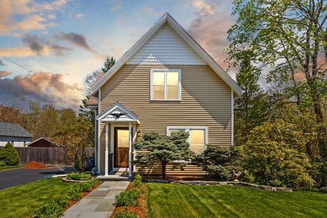 56 S. Worcester St, Norton, Massachusetts, 2 Bedrooms Bedrooms, 6 Rooms Rooms,2 BathroomsBathrooms,Residential,For Sale,S. Worcester St,73513680