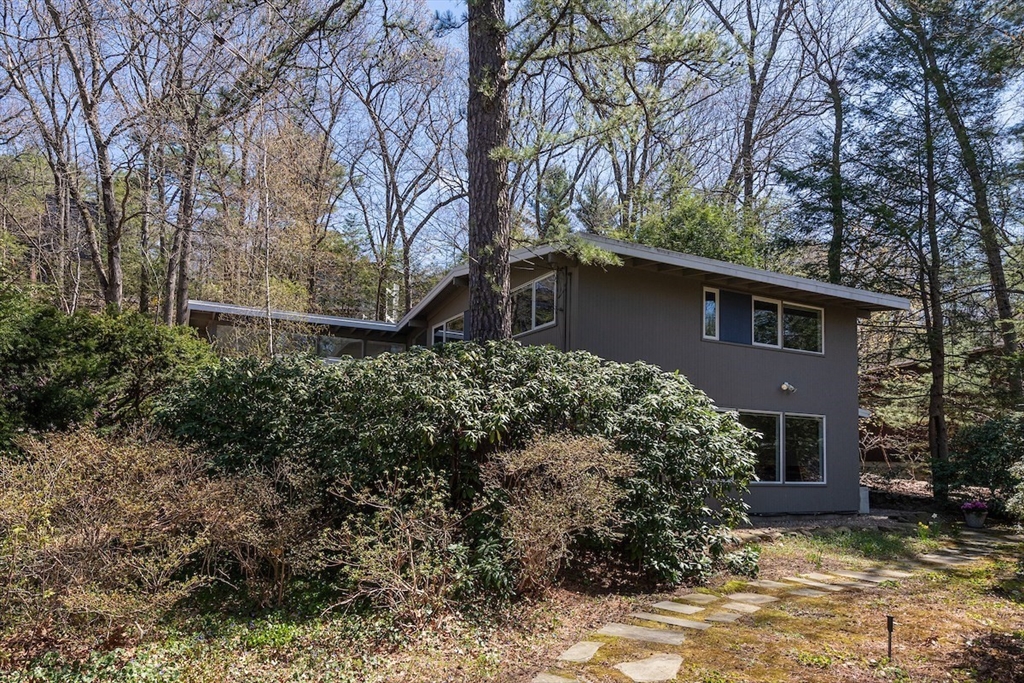 3 Compton Cir, Lexington, Massachusetts, 4 Bedrooms Bedrooms, 8 Rooms Rooms,2.5 BathroomsBathrooms,Residential,For Sale,Compton Cir,73513485