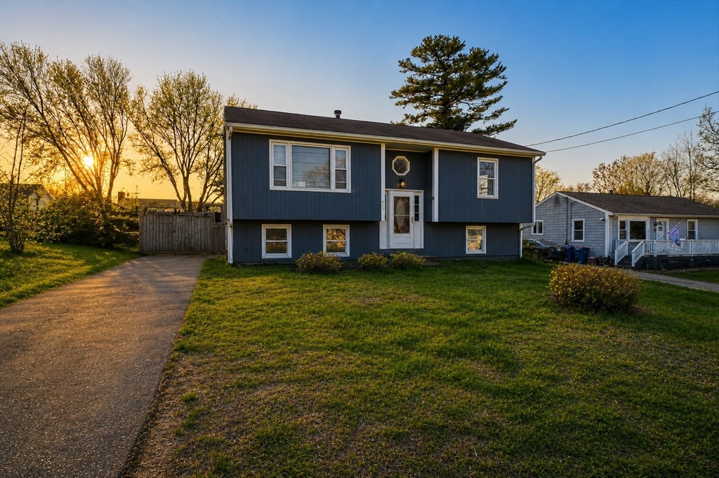 48 Irene St, New Bedford, Massachusetts, 5 Bedrooms Bedrooms, 5 Rooms Rooms,1 BathroomBathrooms,Residential,For Sale,Irene St,73513693