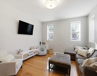 252 E Street, Boston, Massachusetts, 3 Bedrooms Bedrooms, 5 Rooms Rooms,2 BathroomsBathrooms,Residential,For Sale,E Street,73513508