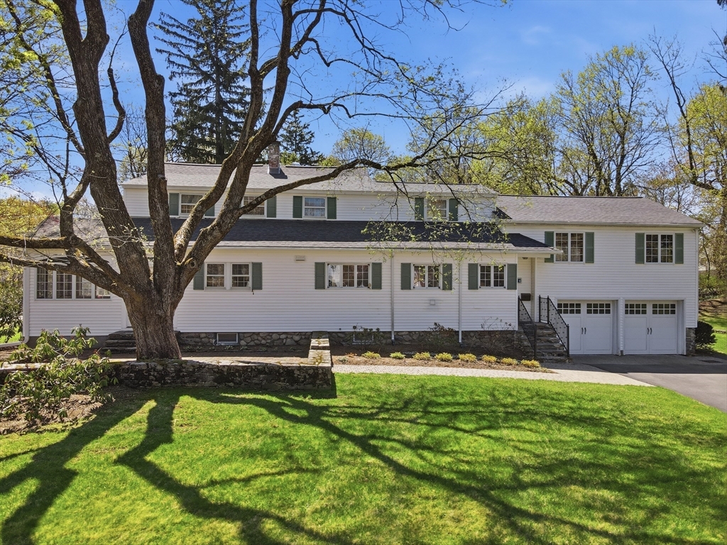24 Spring Street, Shrewsbury, Massachusetts, 3 Bedrooms Bedrooms, 9 Rooms Rooms,2.5 BathroomsBathrooms,Residential,For Sale,Spring Street,73513280