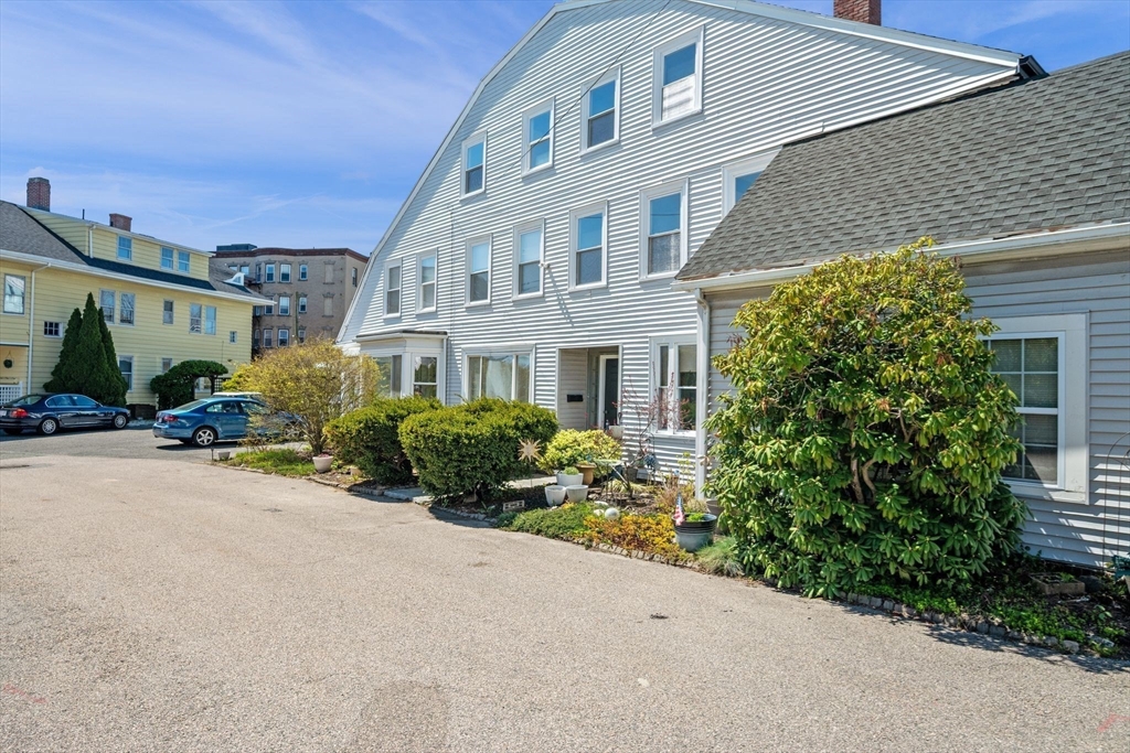 12-16 Landon Cir, Lynn, Massachusetts, 3 Bedrooms Bedrooms, 6 Rooms Rooms,2 BathroomsBathrooms,Residential,For Sale,Landon Cir,73513646