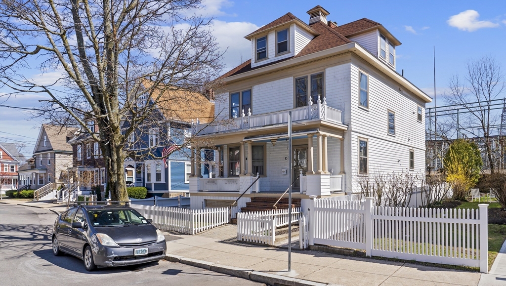 10 Alcott St, Boston, Massachusetts, 5 Bedrooms Bedrooms, 11 Rooms Rooms,2 BathroomsBathrooms,Residential Income,For Sale,Alcott St,73513714