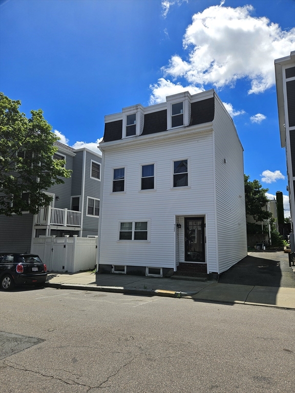 711 E 7th St, Boston, Massachusetts, 3 Bedrooms Bedrooms, 9 Rooms Rooms,2.5 BathroomsBathrooms,Residential Lease,For Rent,E 7th St,73513722