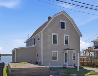 38 Aquidneck Avenue, Portsmouth, Rhode Island, 4 Bedrooms Bedrooms, 11 Rooms Rooms,2 BathroomsBathrooms,Residential,For Sale,Aquidneck Avenue,73513528
