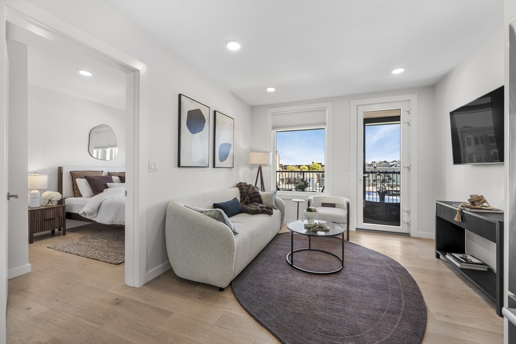 2 Maverick Square, Boston, Massachusetts, 1 Bedroom Bedrooms, 3 Rooms Rooms,1 BathroomBathrooms,Residential,For Sale,Maverick Square,73513731