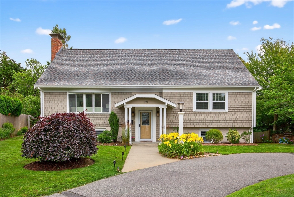 189 Breakwater Shores Dr, Barnstable, Massachusetts, 5 Bedrooms Bedrooms, 7 Rooms Rooms,4.5 BathroomsBathrooms,Residential,For Sale,Breakwater Shores Dr,73510214